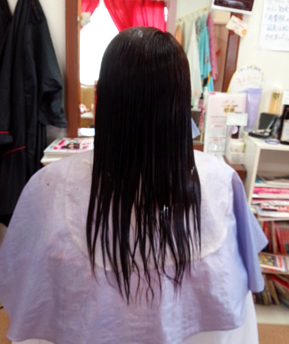 ダメージ部にトリートメント後、１液塗布・髪の状態に合わせてタイム調節